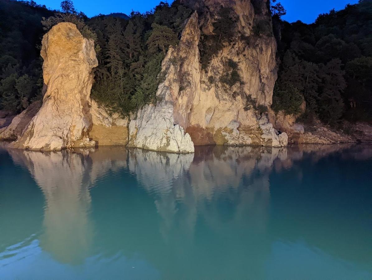 Saint-Martin-de-la-Cluze Gite Proche Des Passerelles Et Du Lac De Monteynard מראה חיצוני תמונה
